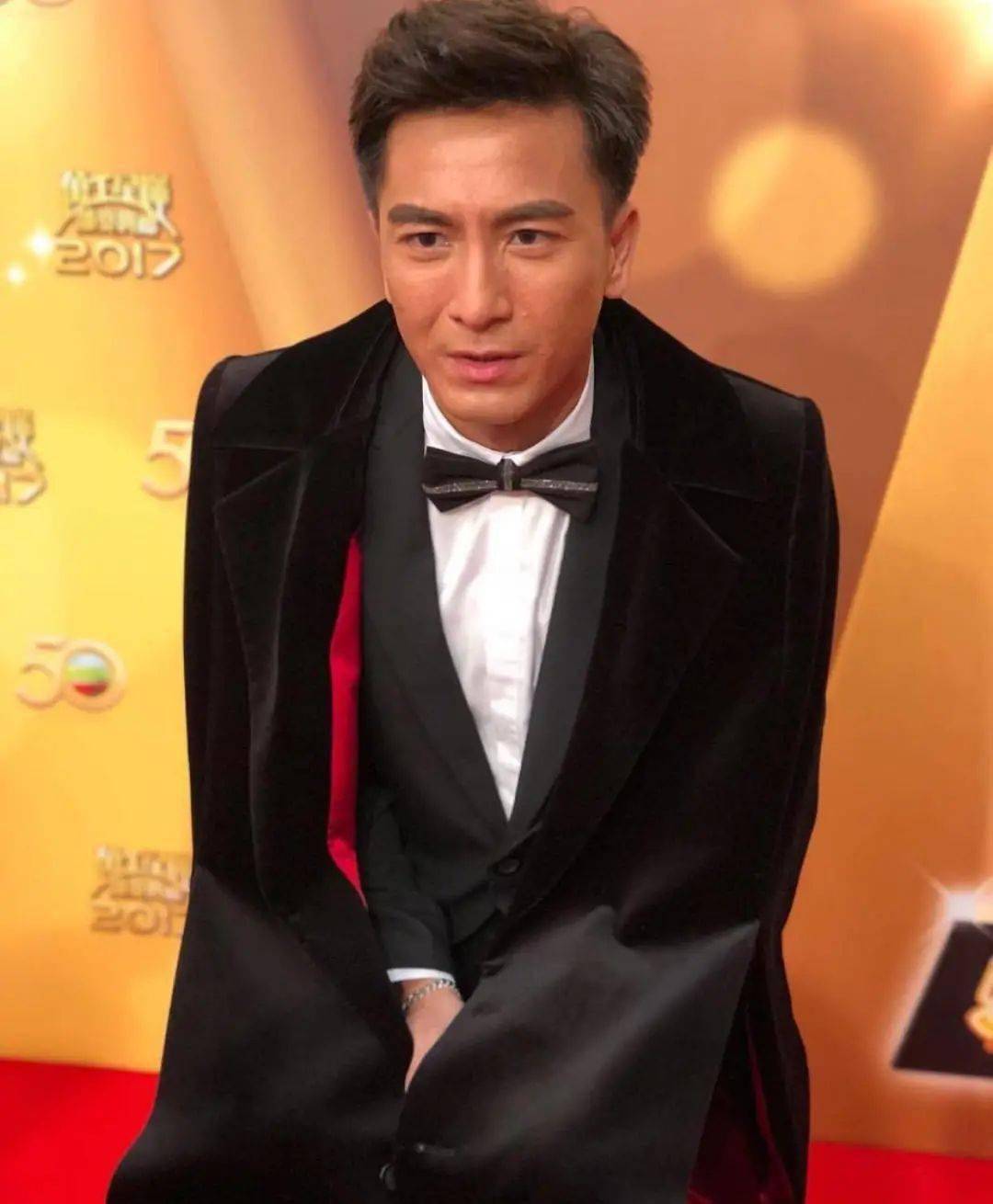 爱游戏体育-蒂姆重返赛场，持续失利首场状态出色，C9观众沸腾！