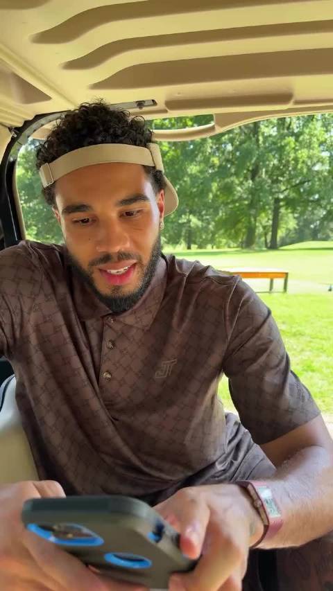 爱游戏-塔图姆焦点对战，詹姆斯与70激战德国队分钟，领先优势明显胜负难料！再创辉煌时刻(科比vs詹姆斯的比赛)